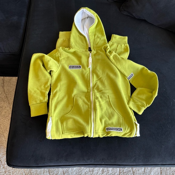 Antisocial green jumpsuit for sport, snowboard , cozy weather - Picture 2 of 6